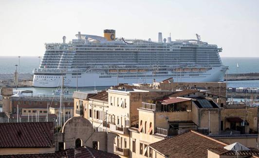 Crucero retenido las semana pasada en Italia tras detectar casos sospechosos de coronavirus.