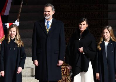 Imagen secundaria 1 - Letizia, de nuevo blanco de las miradas