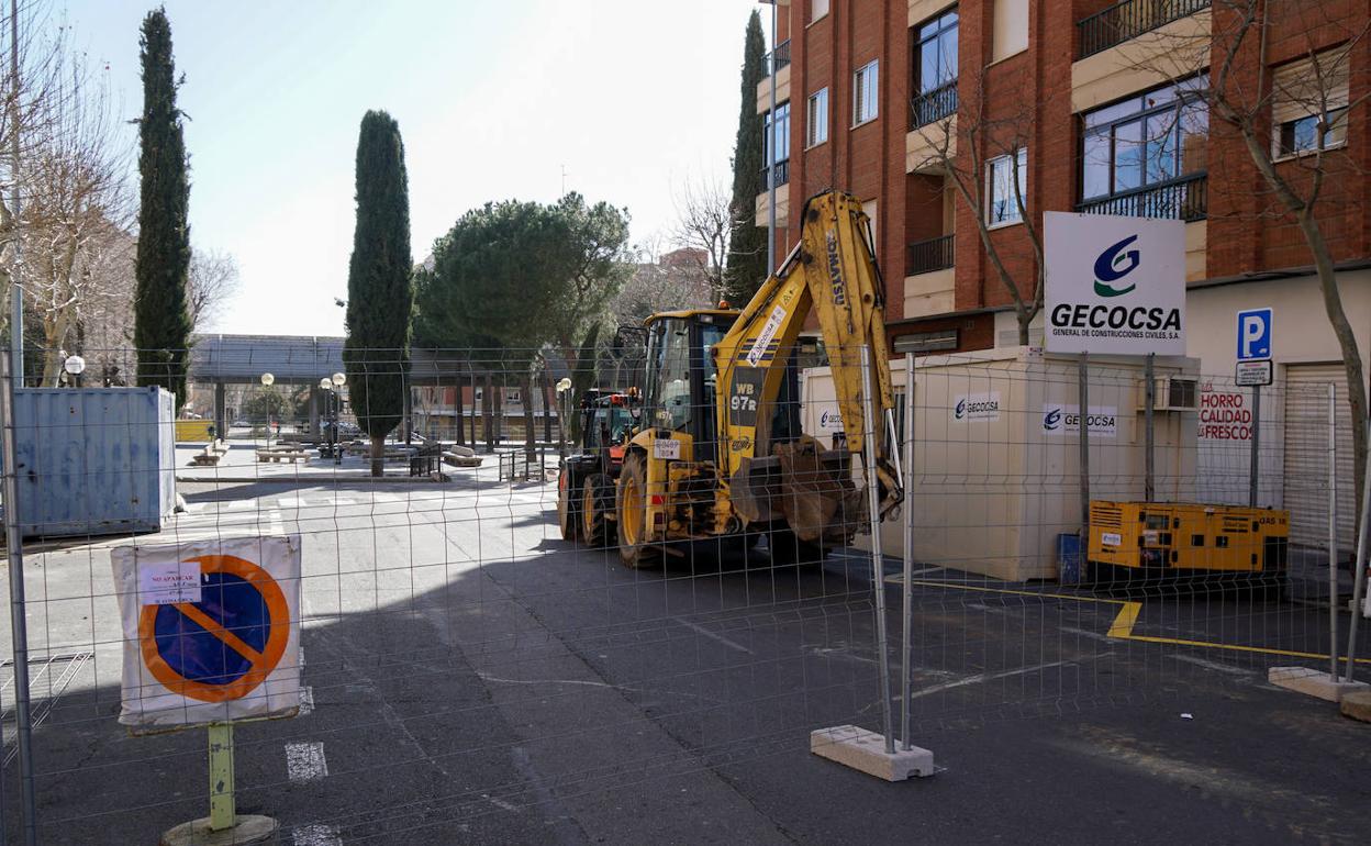 Las obras en la plaza de Barcelona se iniciaron ayer y se prevé que concluyan el próximo verano. 