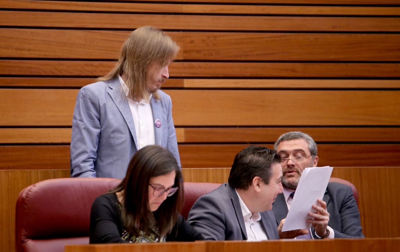 Un despiste de la procuradora leonesa Ana Carlota Amigo al fijar posición en una enmienda del PP para evitar la prórroga de los peajes impide el acuerdo para no extender los mismos tras el fin de la concesión.