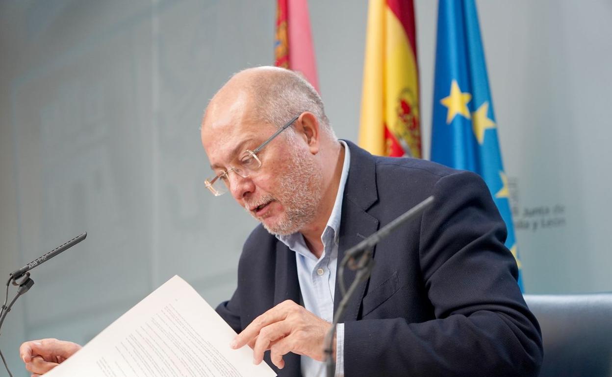 El vicepresidente, portavoz y consejero de Transparencia, Ordenación del Territorio y Acción Exterior, Francisco Igea, comparece en rueda de prensa posterior al Consejo de Gobierno.