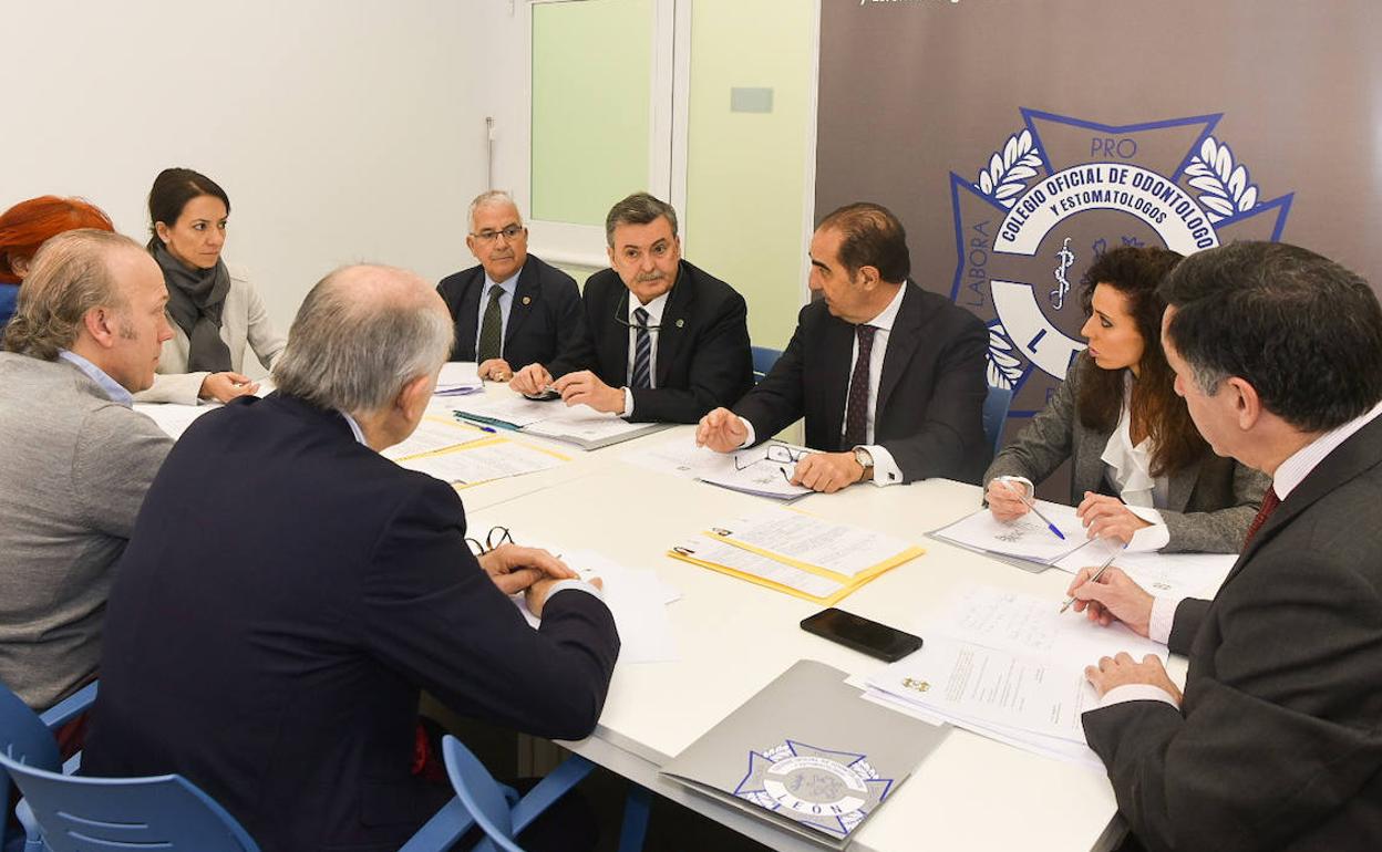 Los dentistas piden a Sanidad que incorpore más prestaciones odontológicas públicas para niños, mayores y discapacitados