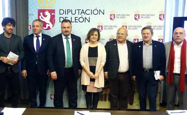 Galería. Foto de familia de la presentación de dicho informe.