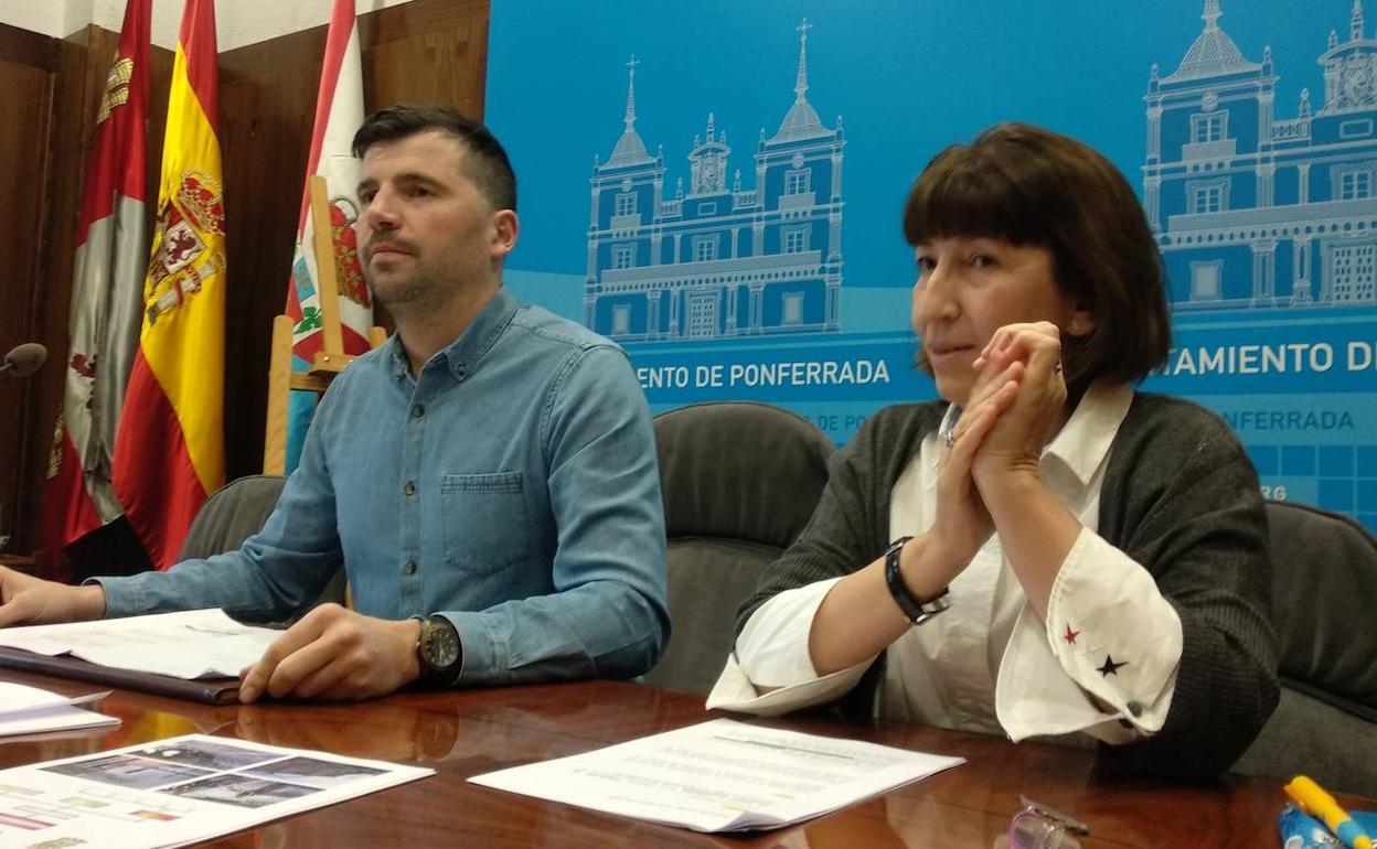 Los concejales de Deportes y Hacienda, Iván Castrillo y Mabel Fernández, durante su comparecencia.