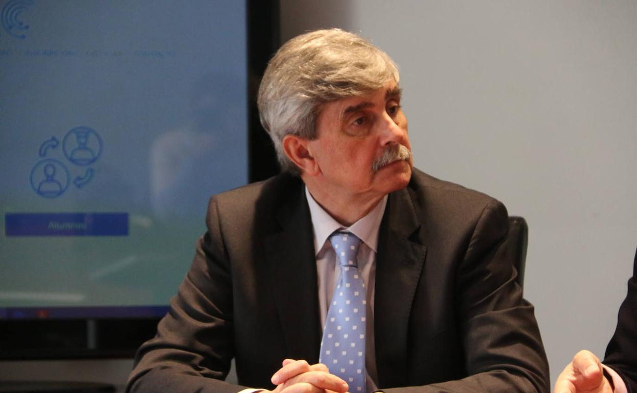 El rector de la Universidad cree indispensable la participación de la ULE en la Mesa por León. 