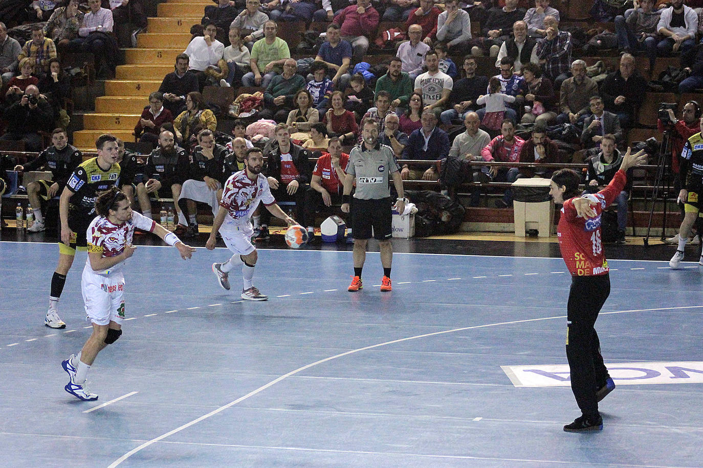 El conjunto leonés regresaba al Palacio de los Deportes para disputar la Copa EHF