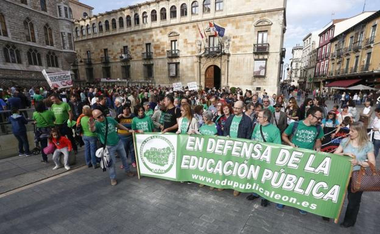 Manifestación por la educación pública en León.