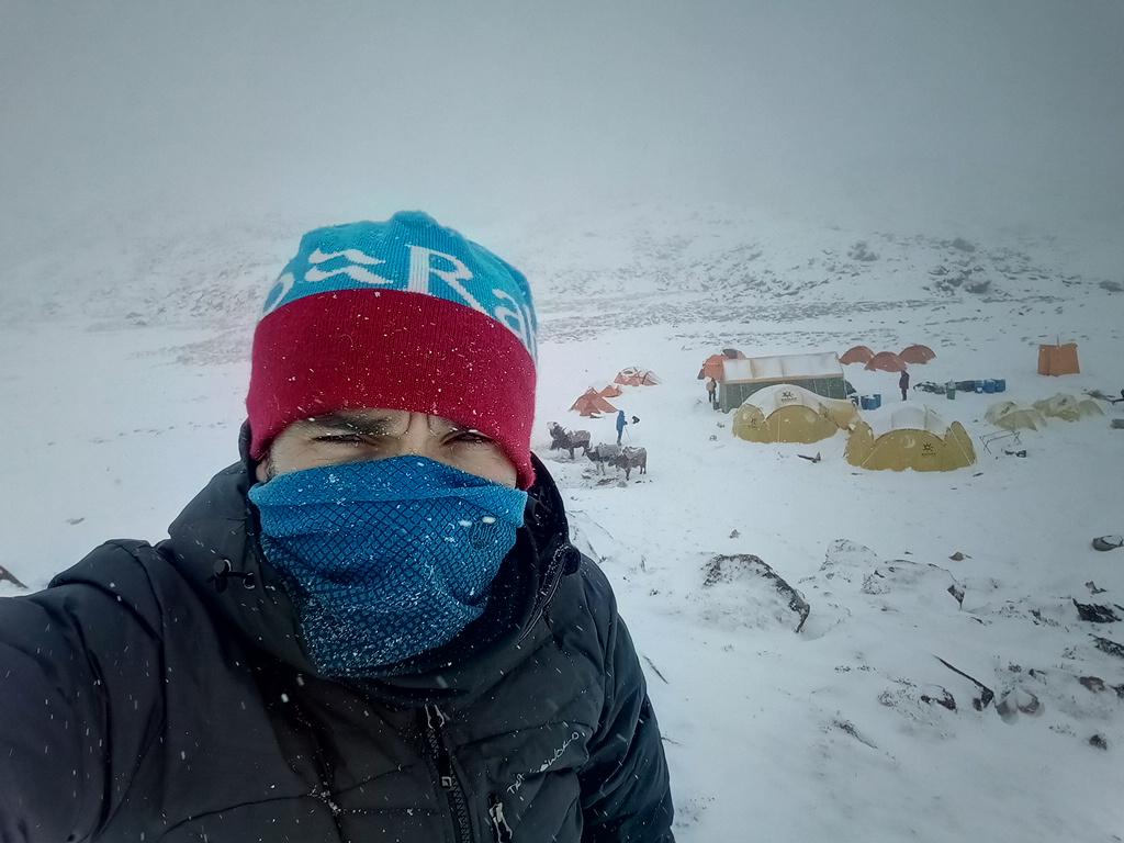 El leonés Sergio Pérez Fernández participa en la expedición de Álex Txikon para asaltar la cima más alta del mundo, el Everest. El montañero participa en la expedición 'Road to Himalayas' que espera hacer cima a partir del día 20.