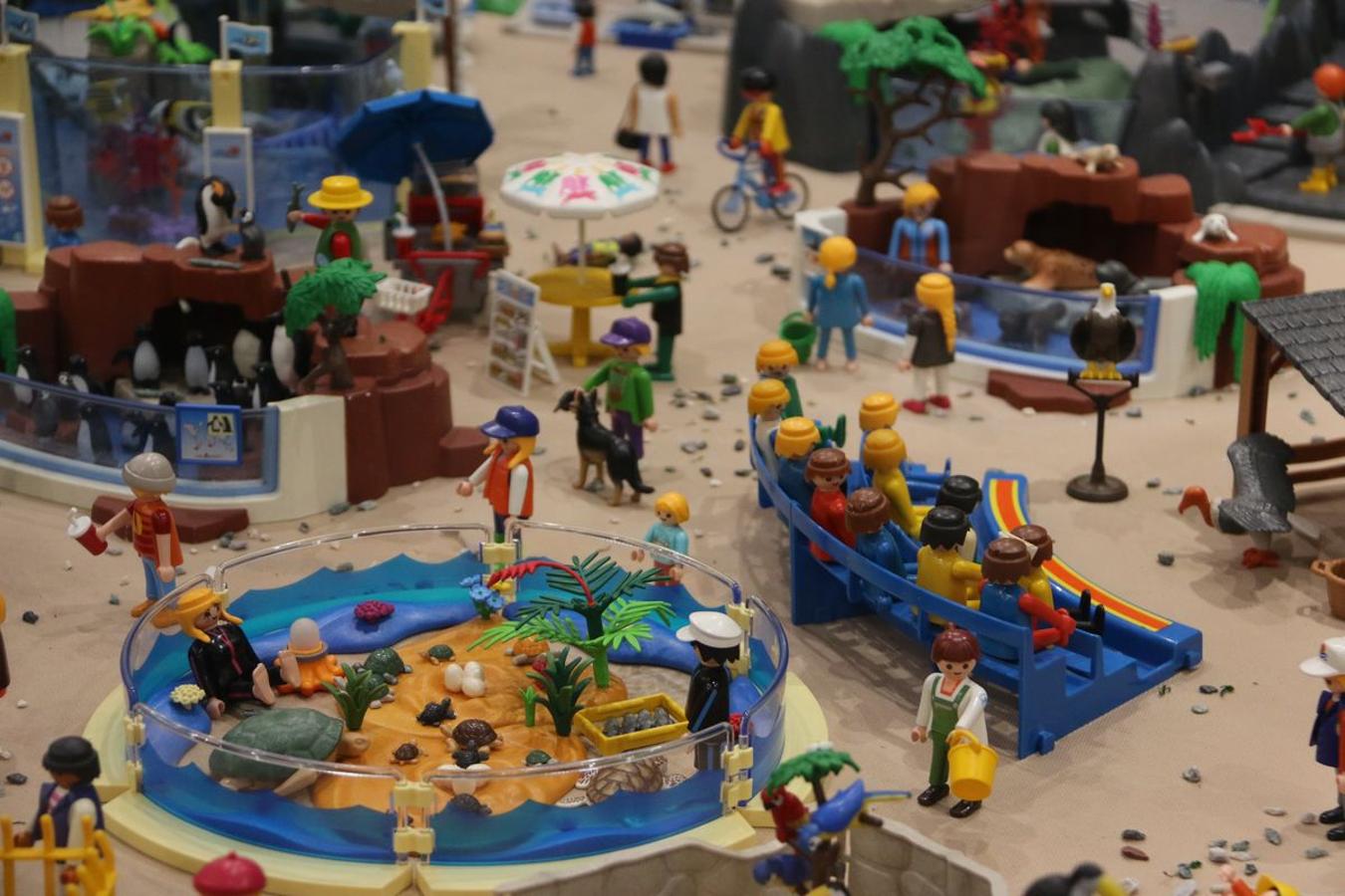 Más de 12.000 piezas de Playmobil dan forma a esta exposición.