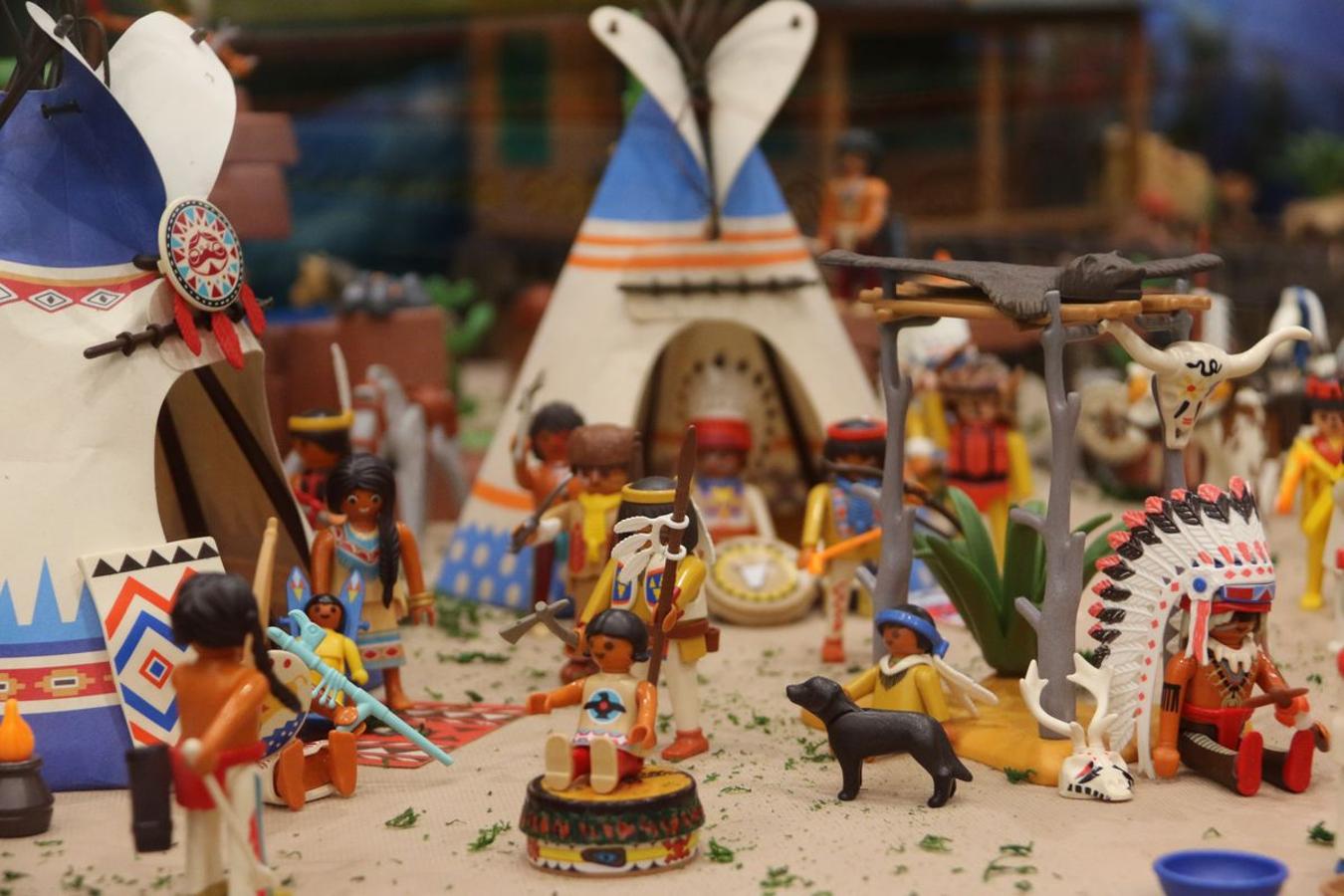 Más de 12.000 piezas de Playmobil dan forma a esta exposición.