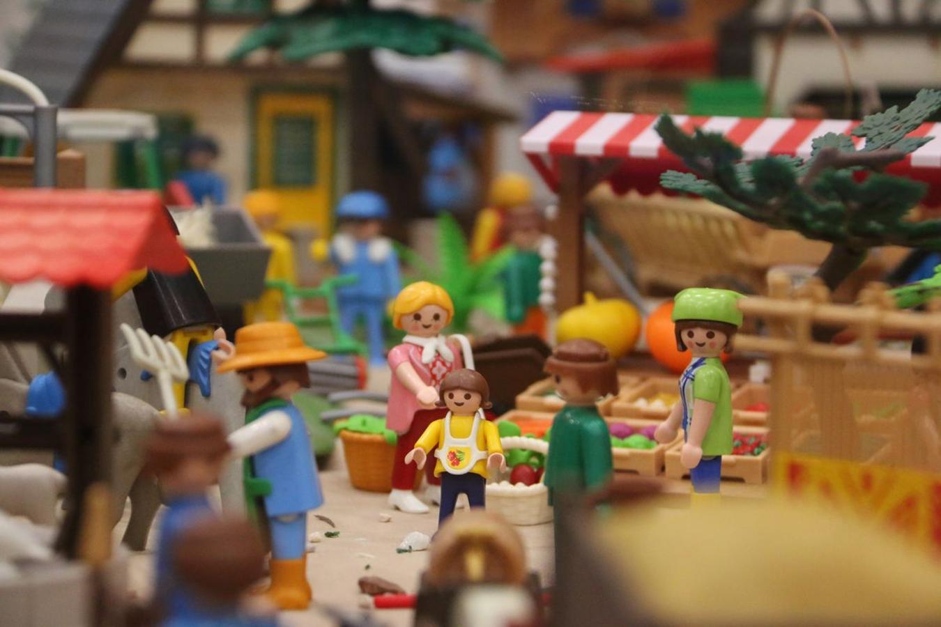 Más de 12.000 piezas de Playmobil dan forma a esta exposición.