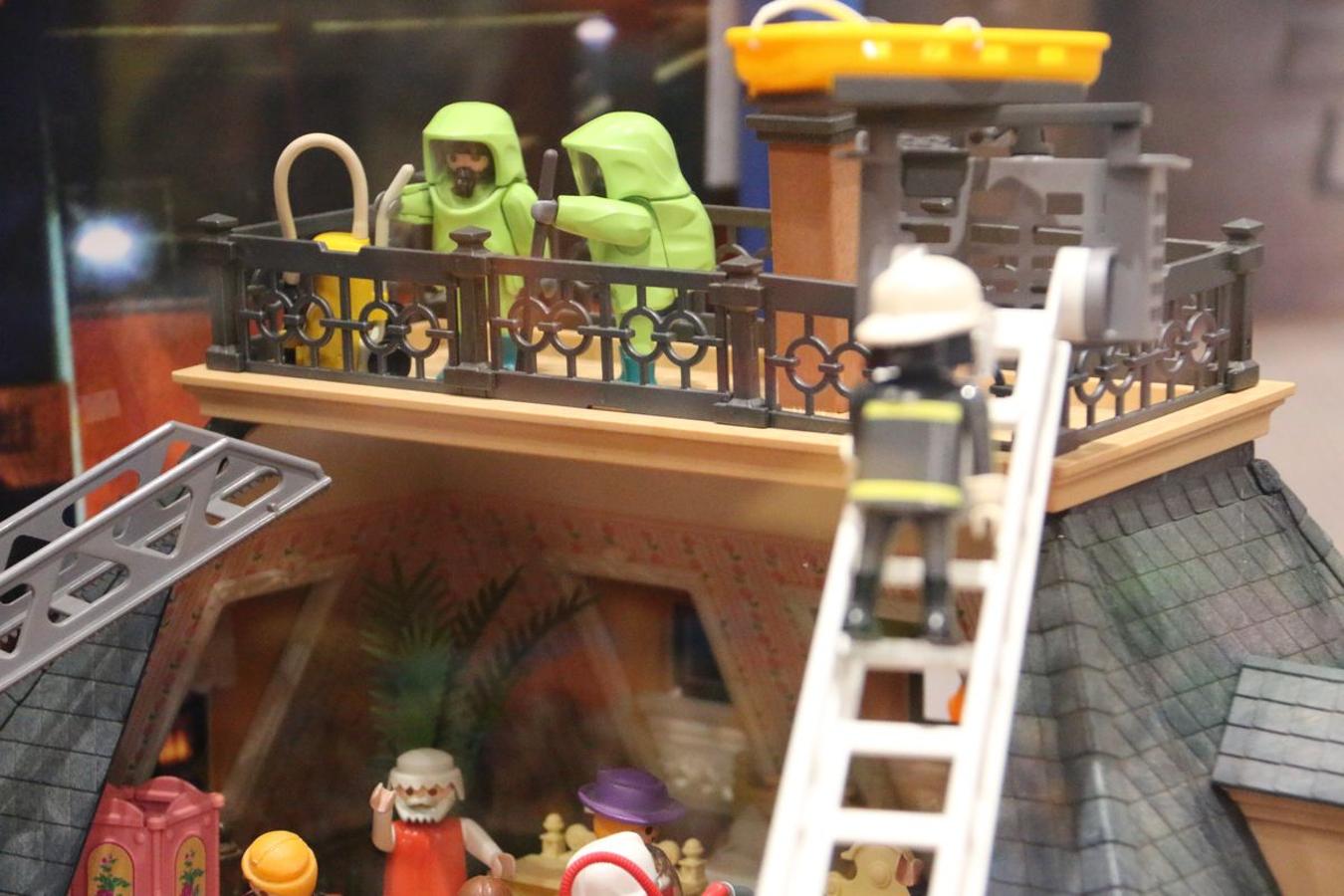 Más de 12.000 piezas de Playmobil dan forma a esta exposición.