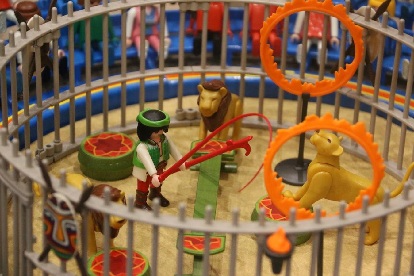 Más de 12.000 piezas de Playmobil dan forma a esta exposición.