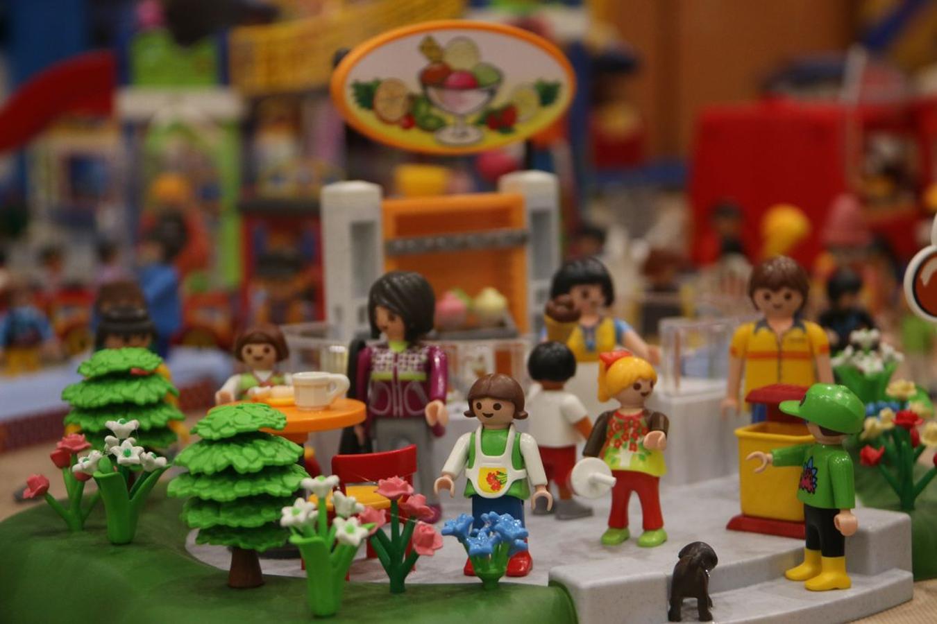 Más de 12.000 piezas de Playmobil dan forma a esta exposición.