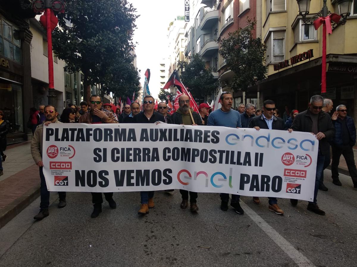 Cientos de personas salen a la calle en defensa del Bierzo y la provincia.