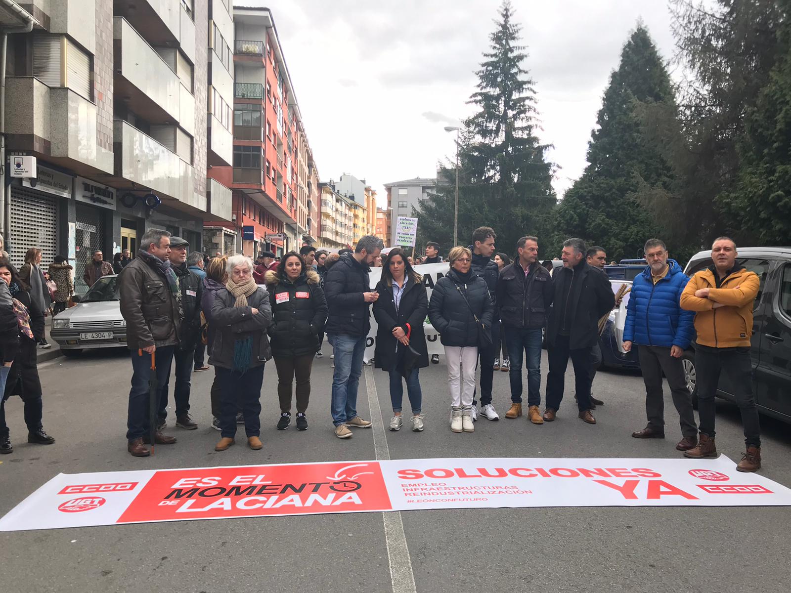 Laciana se moviliza en defensa de su futuro. Futuro y empleo se demandan en una zona muy afectada por el cierre de la minería.