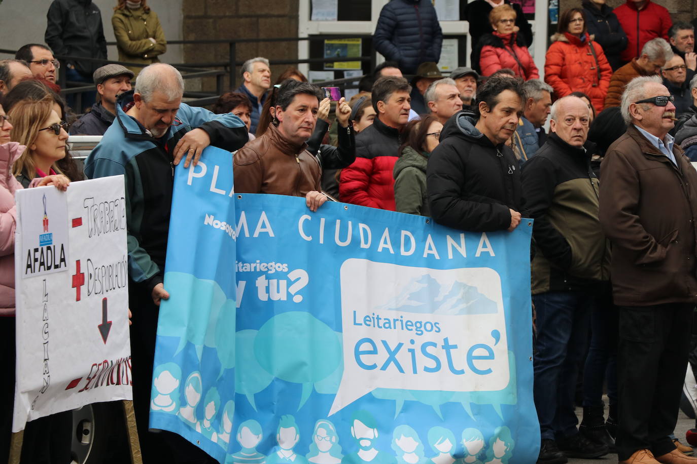 La capital de Laciana, Villablino, concentra el grito de toda una cormarca en defensa de su futuro.