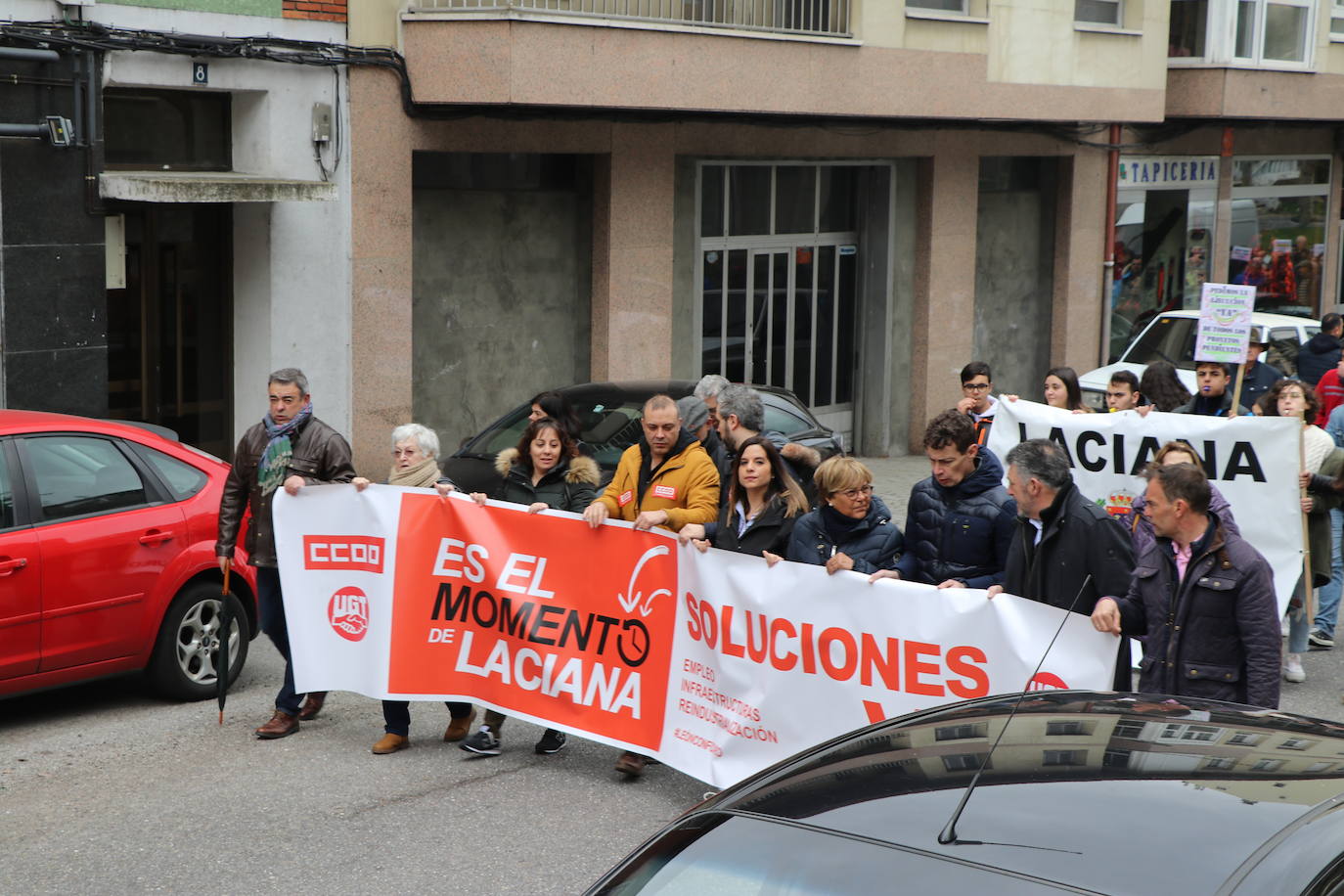 La capital de Laciana, Villablino, concentra el grito de toda una cormarca en defensa de su futuro.