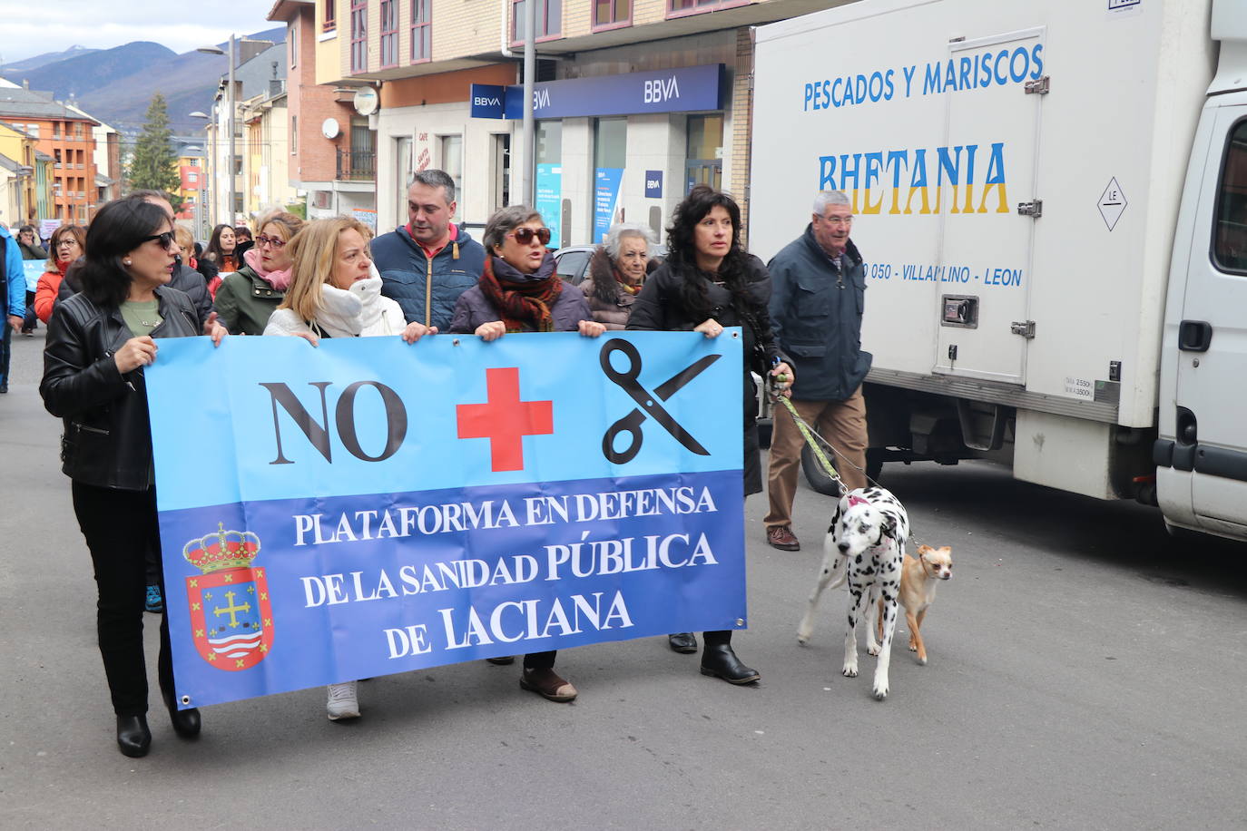 La capital de Laciana, Villablino, concentra el grito de toda una cormarca en defensa de su futuro.