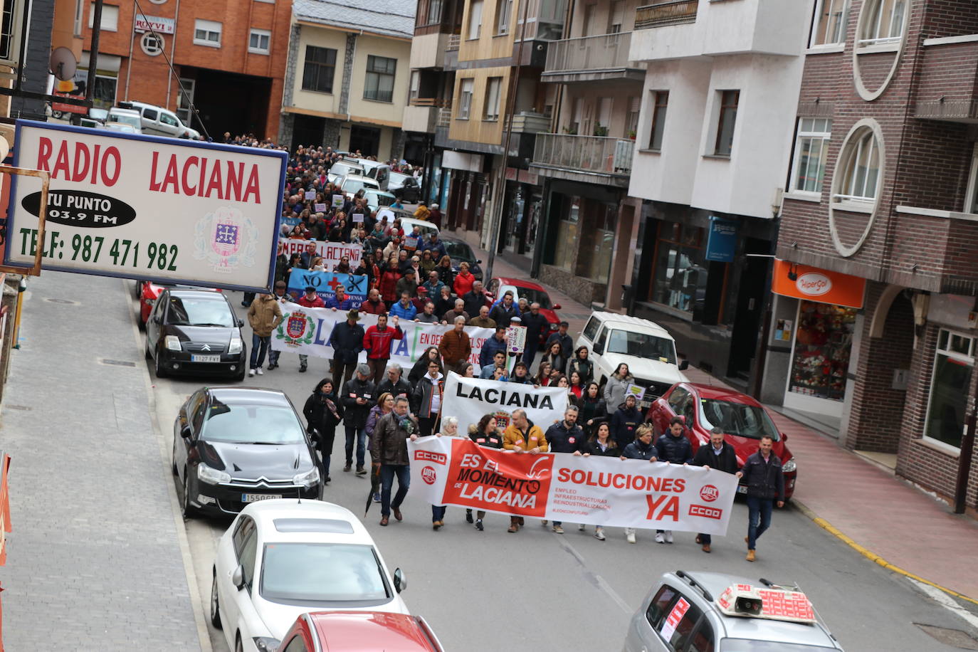 La capital de Laciana, Villablino, concentra el grito de toda una cormarca en defensa de su futuro.