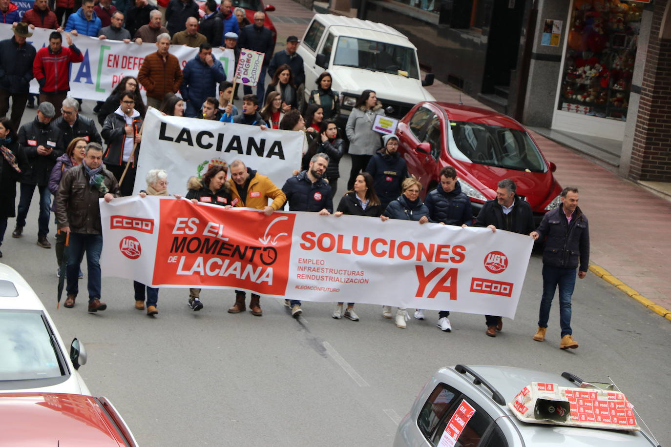 La capital de Laciana, Villablino, concentra el grito de toda una cormarca en defensa de su futuro.