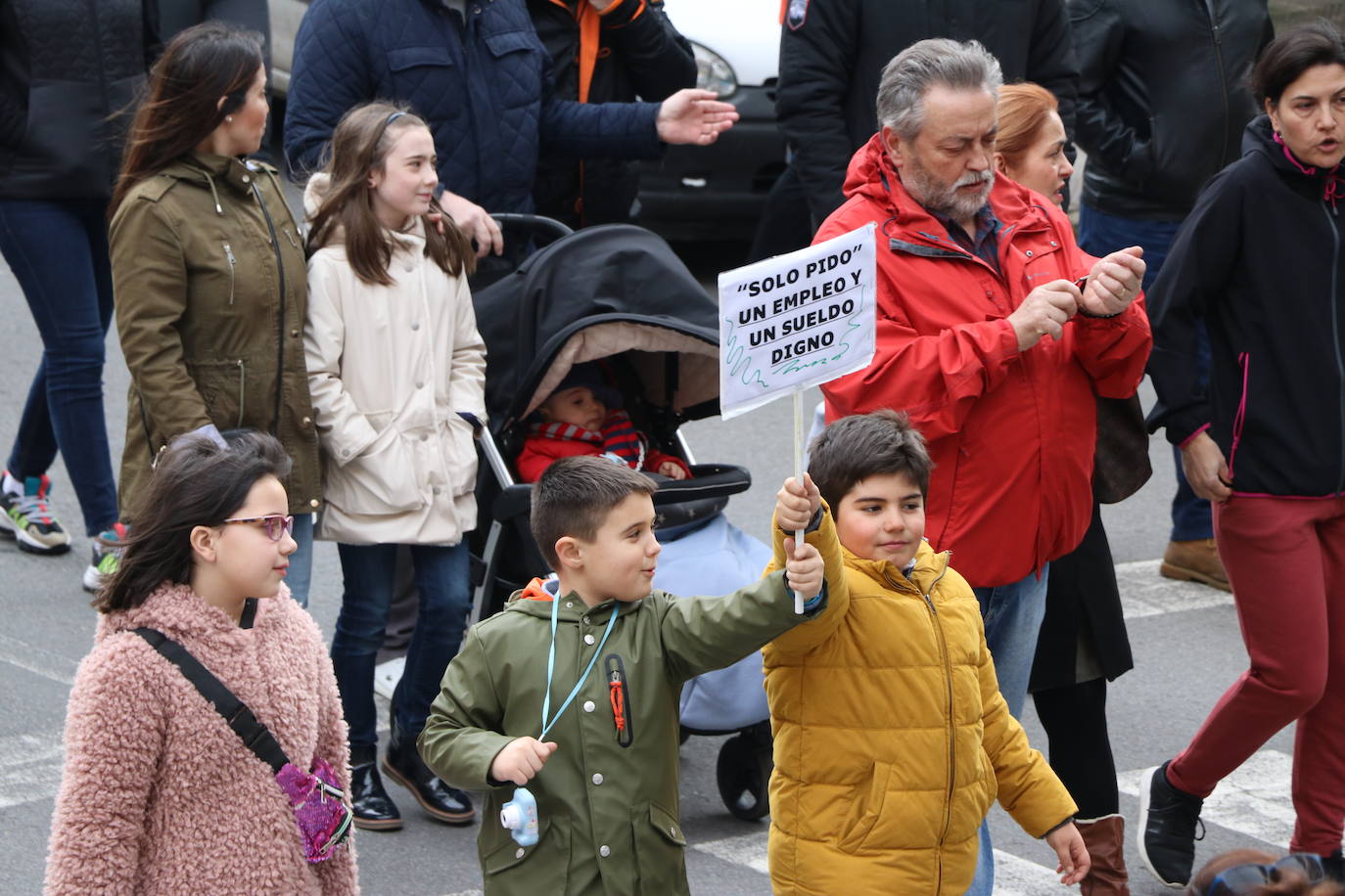 La capital de Laciana, Villablino, concentra el grito de toda una cormarca en defensa de su futuro.