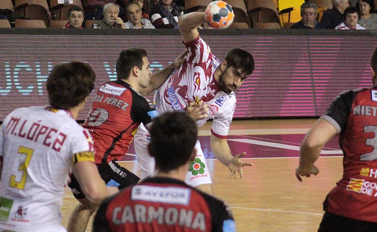 Juanjo Fernández, en un partido con el Abanca Ademar.