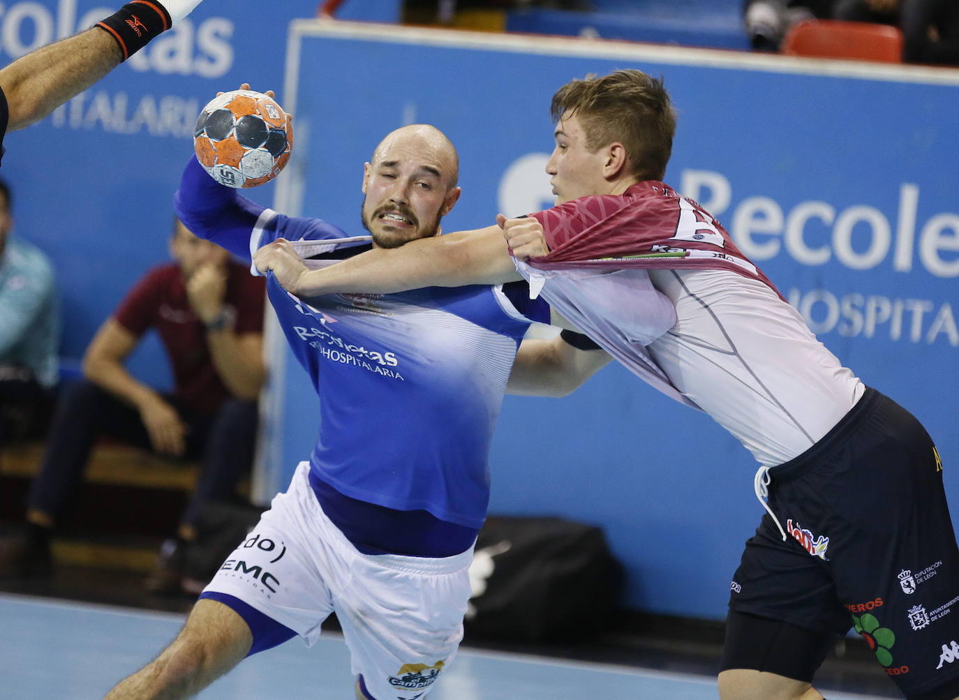 Fotos: Las imágenes del triunfo del Abanca Ademar ante el Recoletas Atlético Valladolid