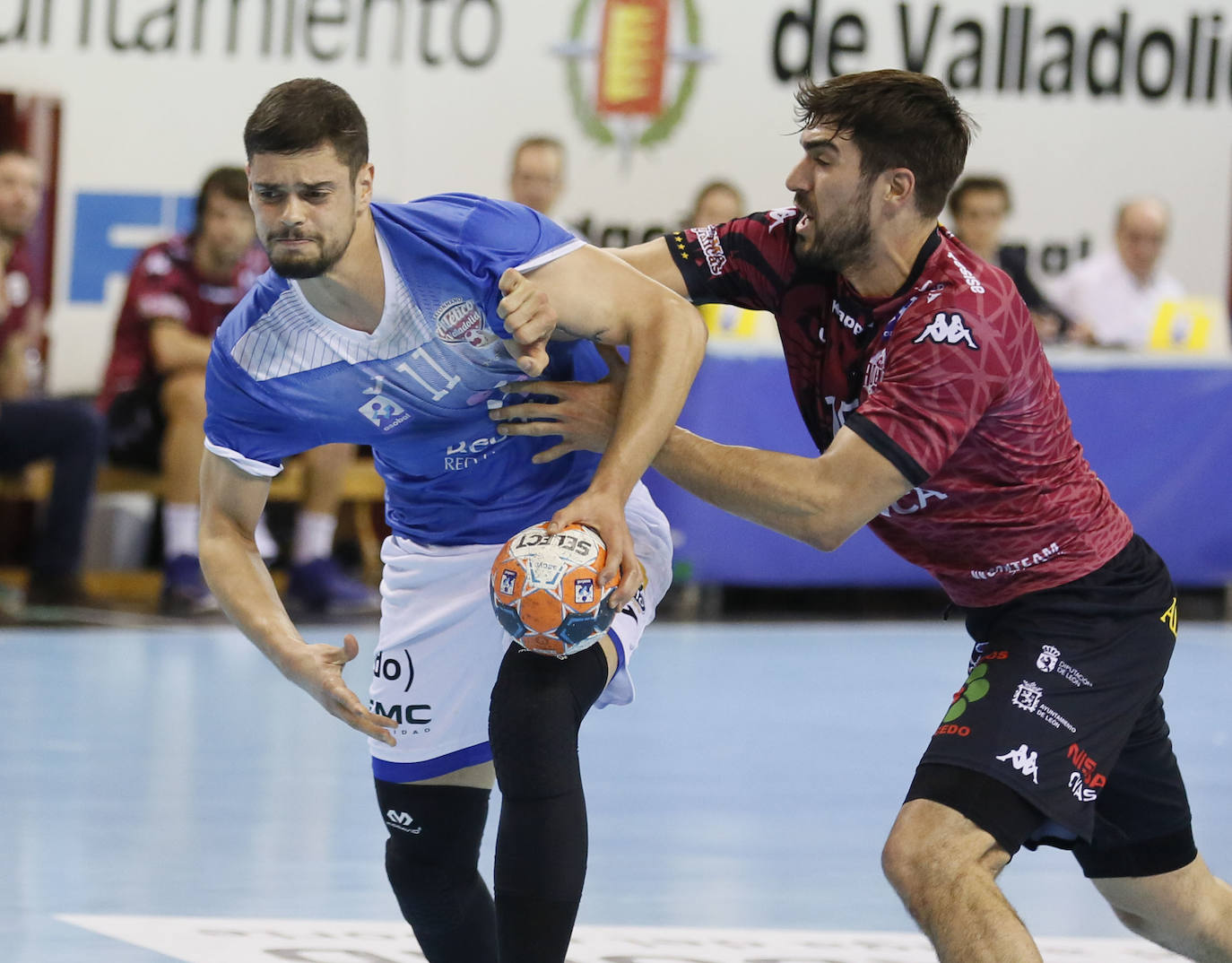 Fotos: Las imágenes del triunfo del Abanca Ademar ante el Recoletas Atlético Valladolid