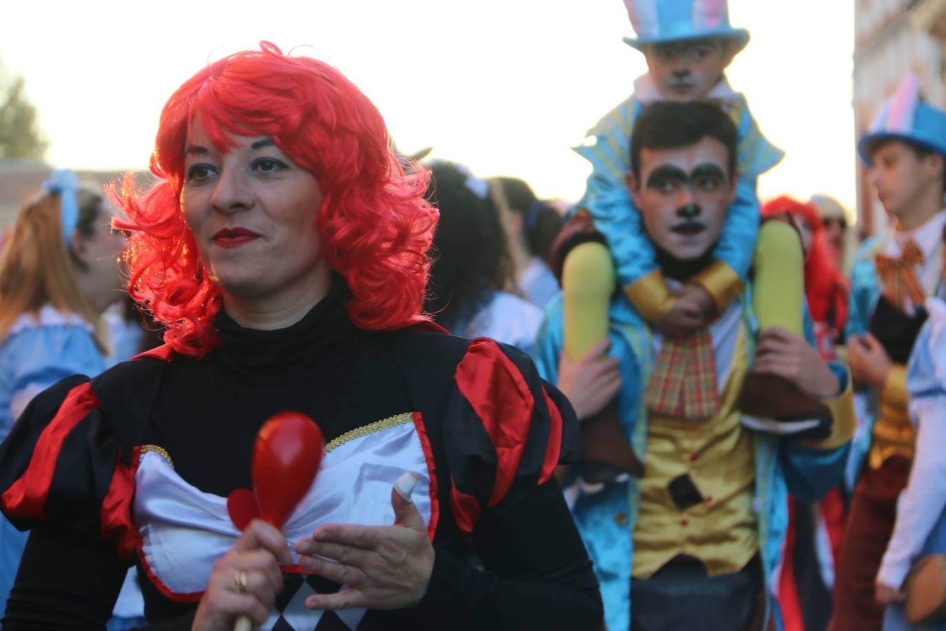 Fotos: Una marea de color y diversión en La Bañeza