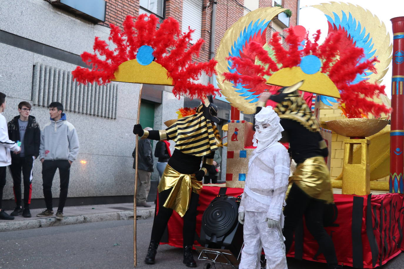 La Robla se viste de juguete para celebrar Don Carnal.