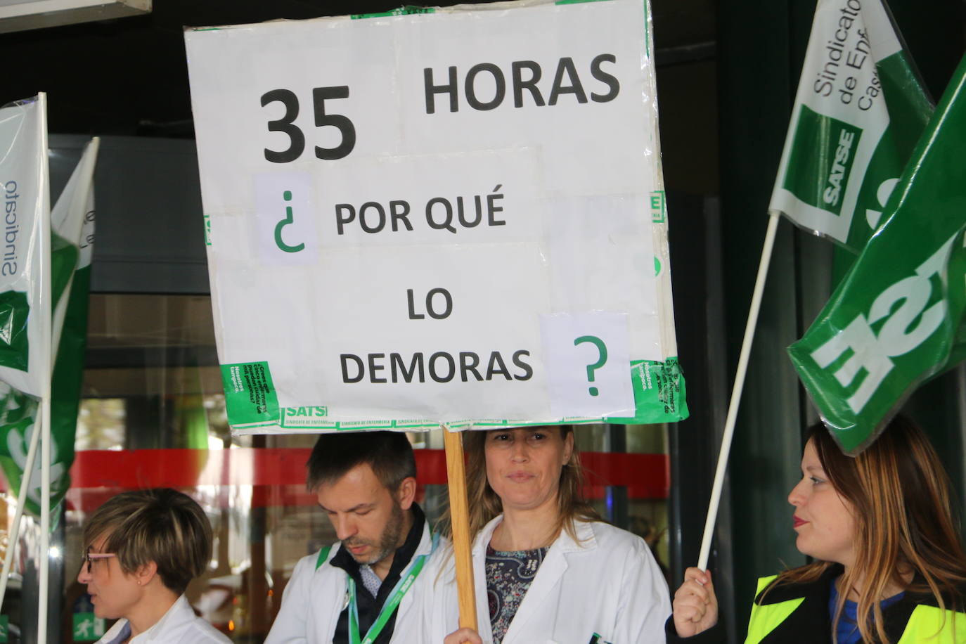 Fotos: Concentración de Satse por las 35 horas semanales