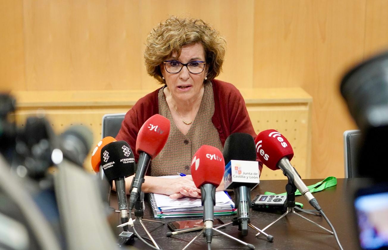 La directora general de Salud Pública, Carmen Pacheco, informa sobre el primer positivo en coronavirus en Castilla y León. 