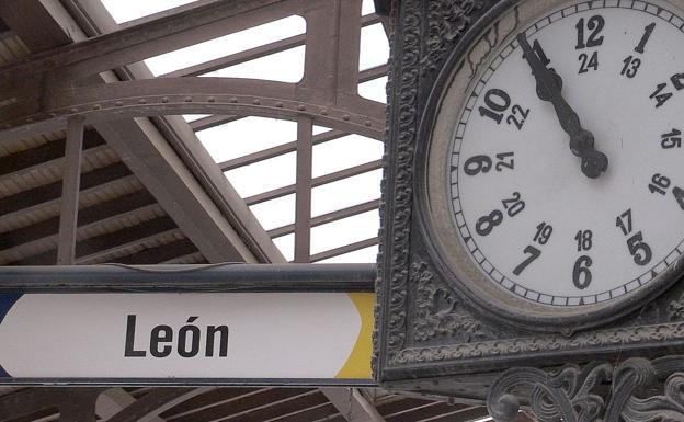 La estación de Matallana continúa esperando la llegada del tren de Feve.