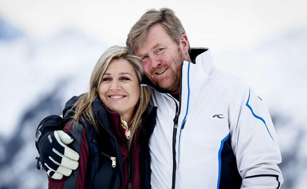 Máxima y Guillermo de Holanda durante sus vacaciones en la nieve.