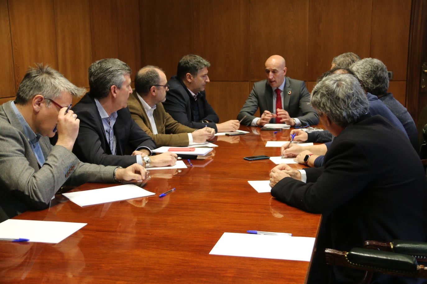 Fotos: Reunión previa a la Mesa por León