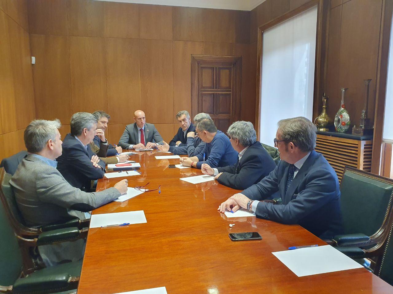 Fotos: Reunión previa a la Mesa por León