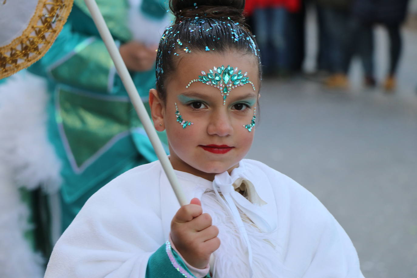 Miles de personas han salido a las calles en este segundo día de festejos para seguir la comitiva de la tradicional cabalgata, en un gran desfile que demuestra que sobran razones para lograr la Declaración de Interés Turístico Regional del Carnaval de Astorga.