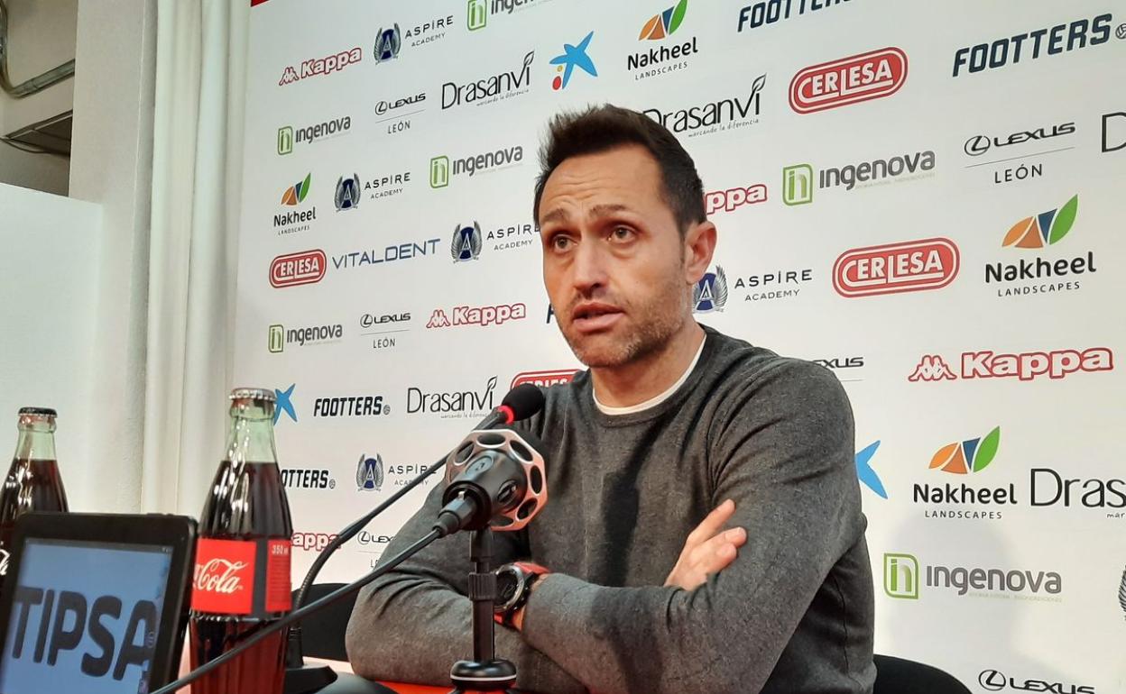 Aira, en el banquillo.