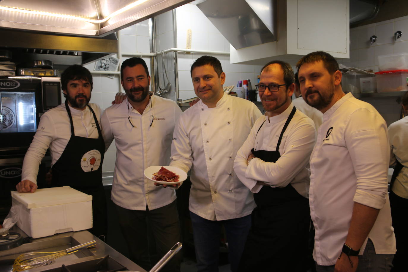 Fotos: León reúne a cinco cocineros con estrella Michelín en torno a la cecina