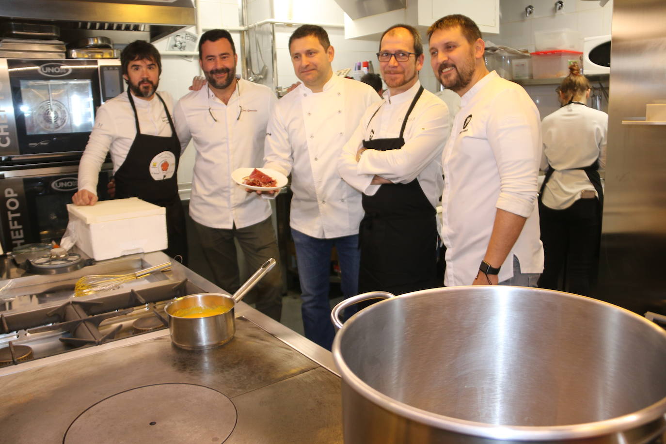 Fotos: León reúne a cinco cocineros con estrella Michelín en torno a la cecina