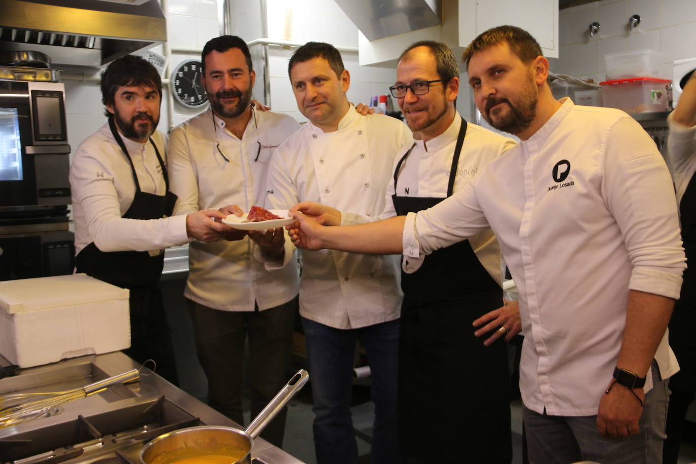 Fotos: León reúne a cinco cocineros con estrella Michelín en torno a la cecina