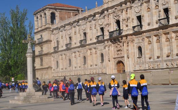 Imagen principal - Colegio Santa Teresa, más de cien años formando a los leoneses del futuro