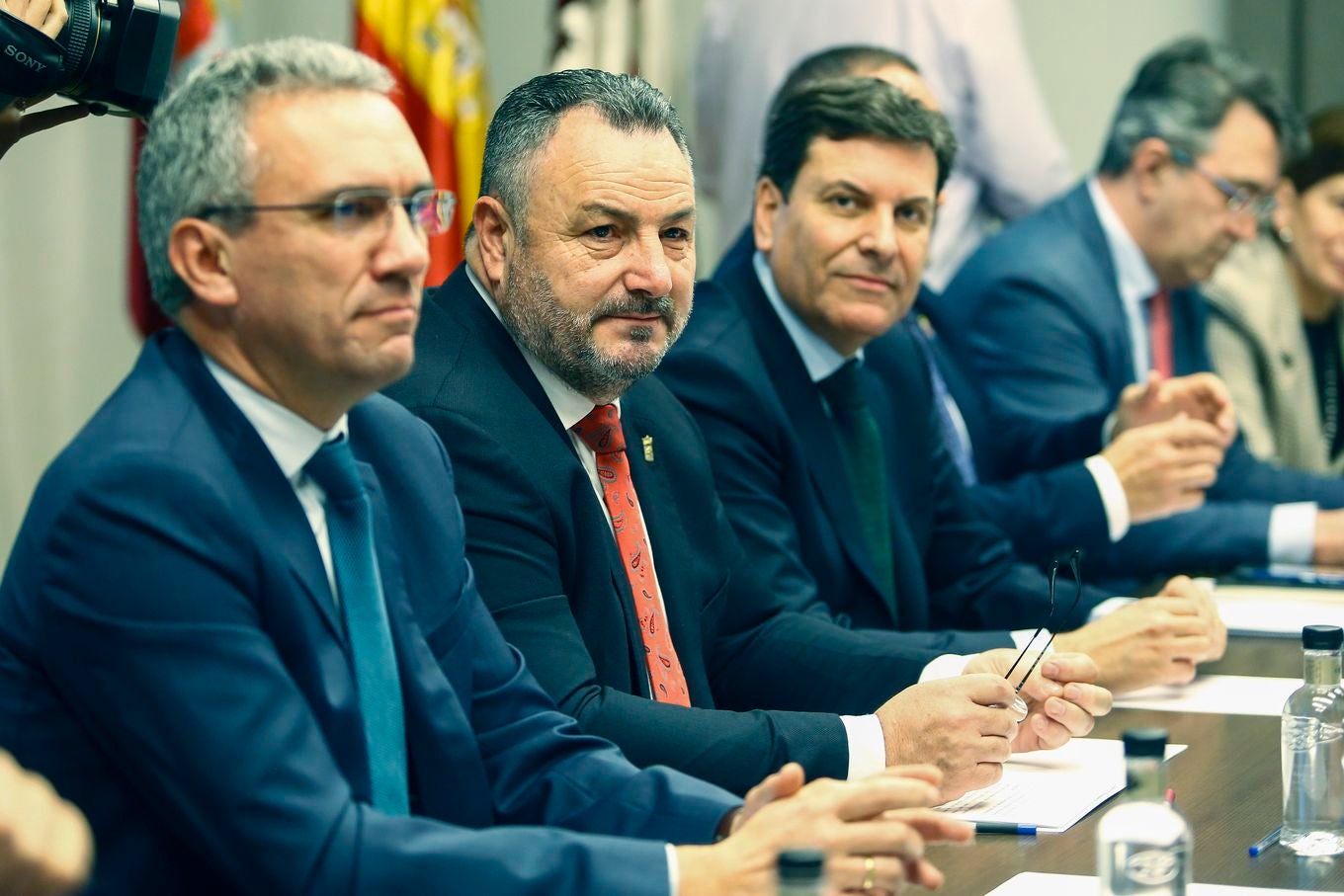 26 representantes políticos, sociales y empresariales se citan en la primera reunión de la 'Mesa por León' con la intención de encontrar un camino que permita a la provincia superar su actual estado económico.