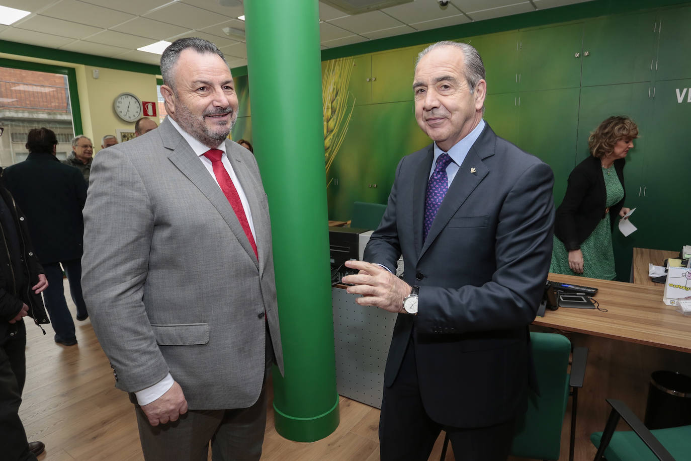 Fotos: Inauguración de la oficina de Caja Rural en Veguellina de Órbigo