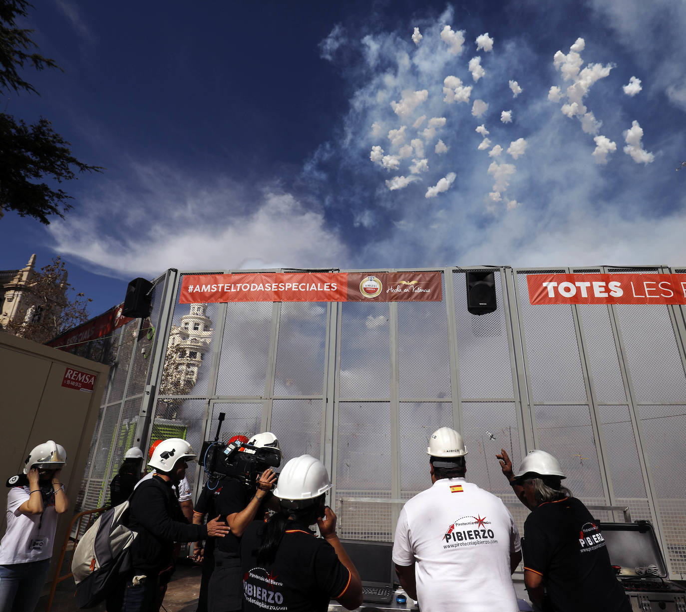 Imágenes del disparo de pirotecnia Pibierzo en las Fallas 2020.