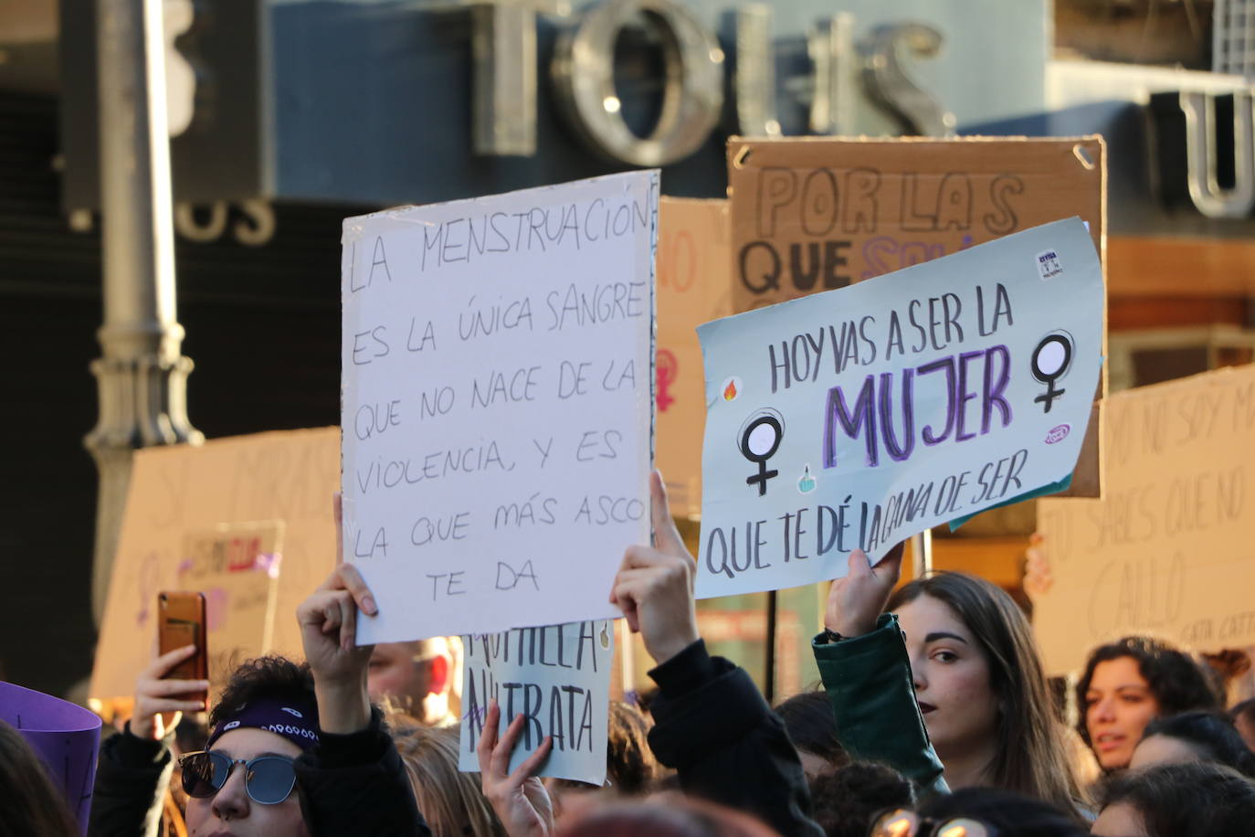 Fotos: El 8M en los &#039;versos&#039; de cartón