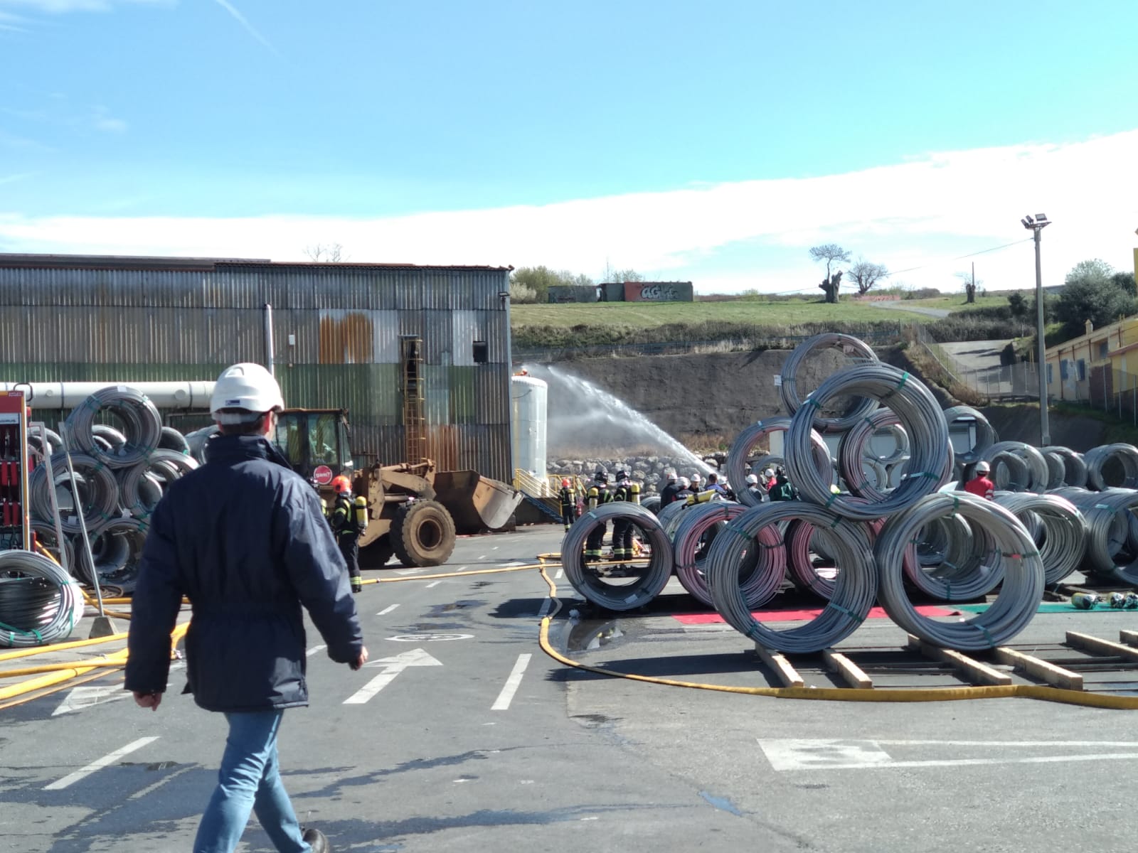 La mezcla de químicos en Roldán causa una gran 'nube amarilla' en El Bierzo y obliga a actuar a Emergencias.