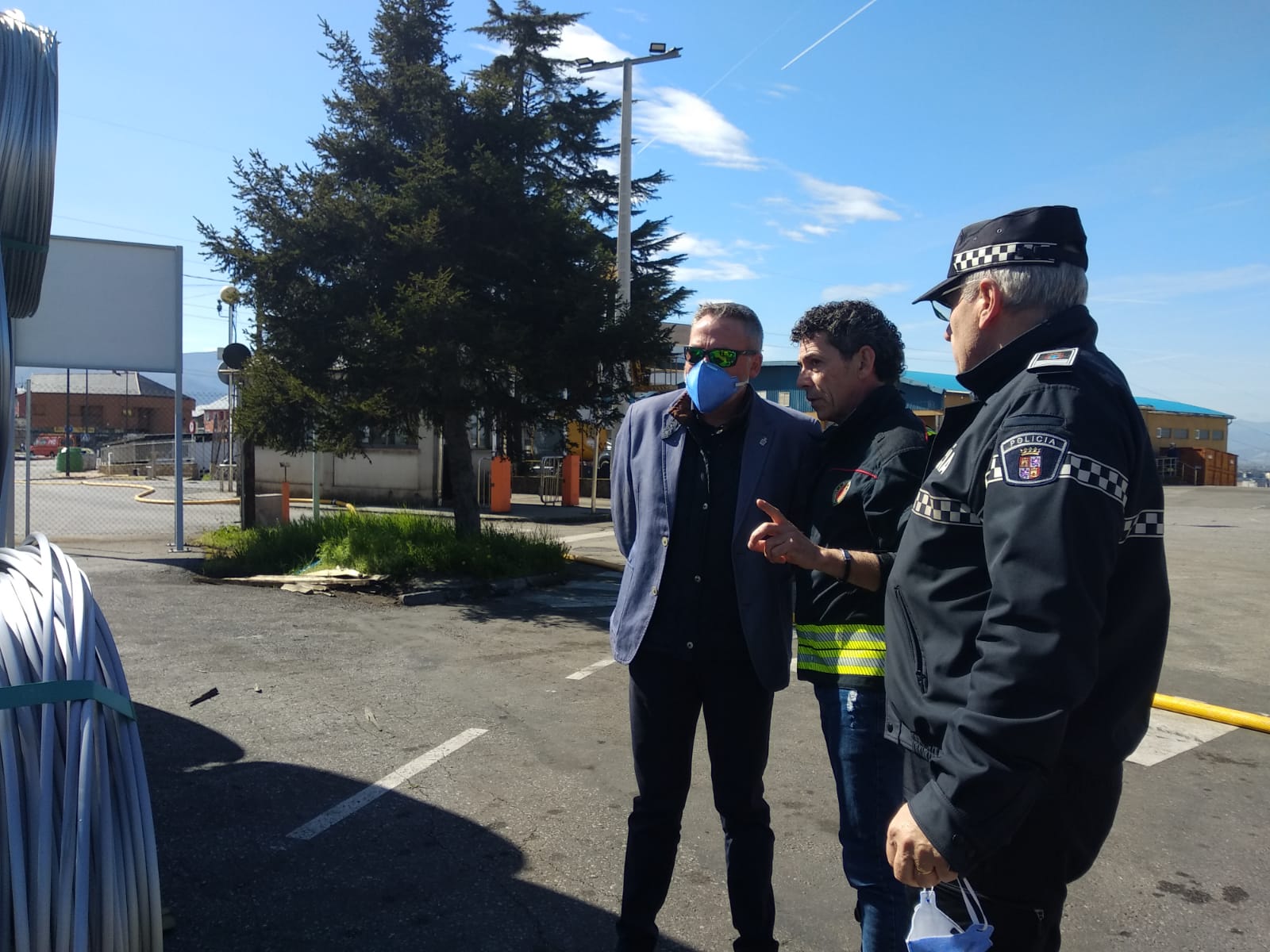 La mezcla de químicos en Roldán causa una gran 'nube amarilla' en El Bierzo y obliga a actuar a Emergencias.