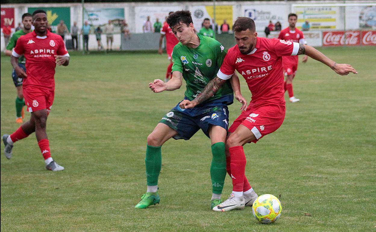 Un lance de un amistoso entre Cultural y Astorga.